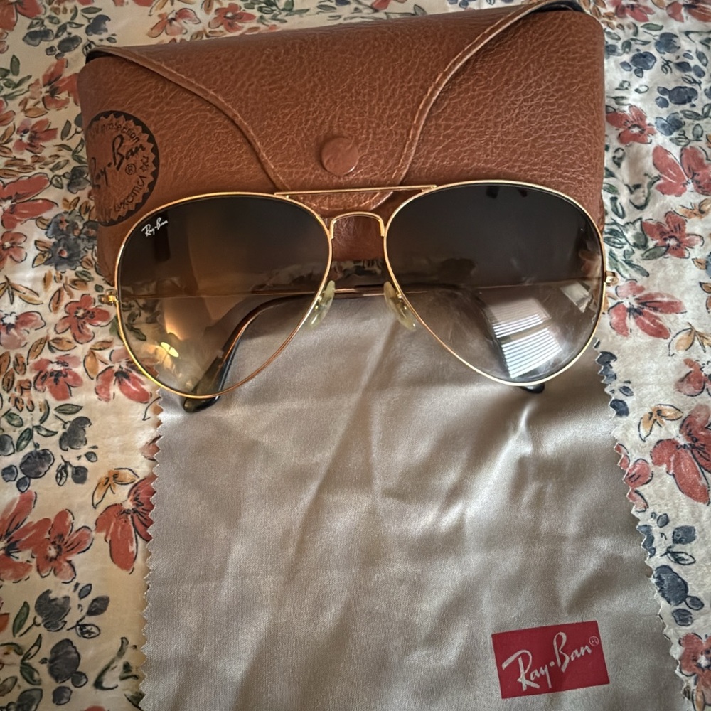Ray-Ban Gold Frame Aviator Sunglasses